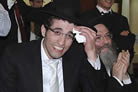 No noivado de Ariel Chachamtzedek e Chaviva Benrubi (foto de Shlomo Goldfarb)