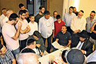 R. Daniel Faour e Elias Sisro em siyum massêchet na véspera de Pêssach